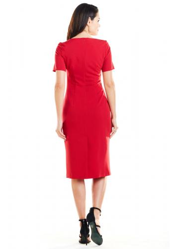 Vypasované dámské šaty červené barvy s krátkým rukávem