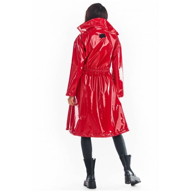 Dlouhá dámská vinylová bunda červené barvy s vysokým límcem