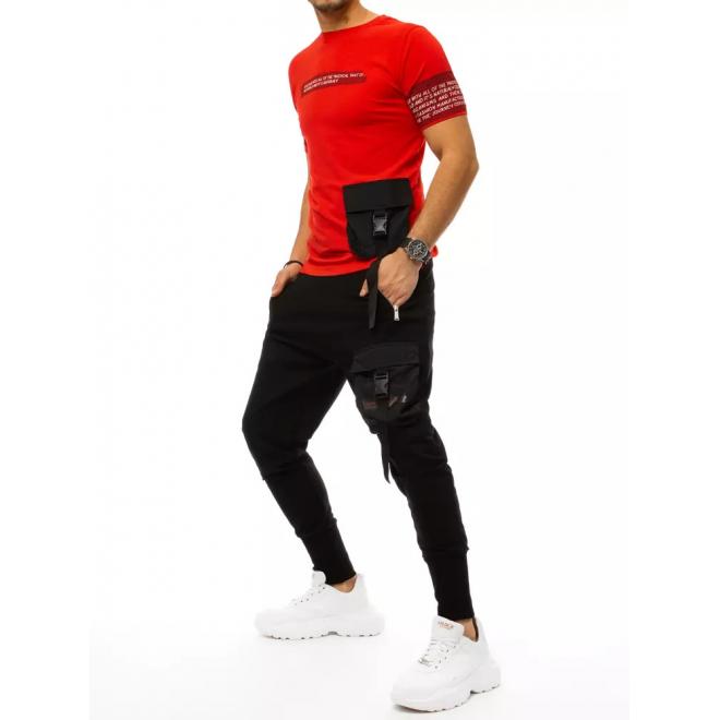 Červeno-černý komplet trička a kalhot s potiskem pro pány