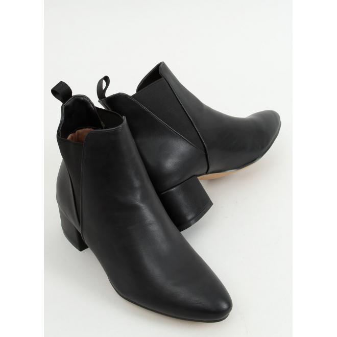 Kotníkové dámské boty černé barvy na širokém podpatku