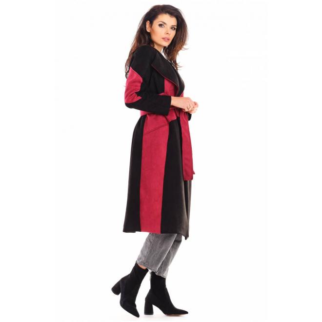 Dlouhý dámský semišový kabát bordovo-černé barvy s páskem
