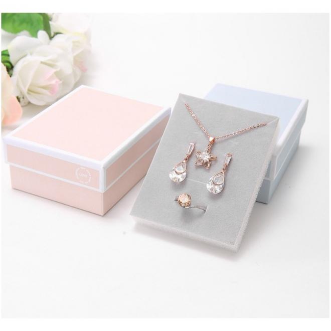 Elegantní krabička na šperky v růžové barvě