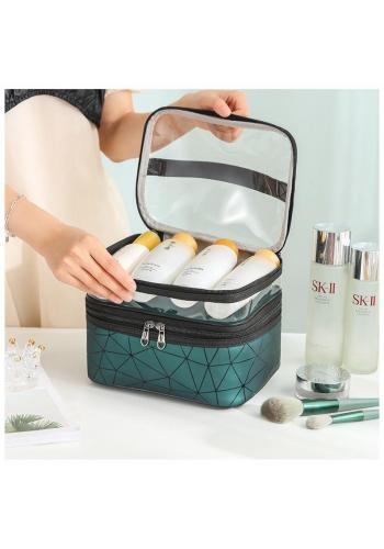 Cestovní kosmetická taška v zelené barvě se vzorem