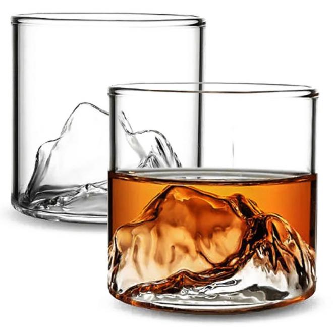 Sada dvou skleněných sklenic na whisky