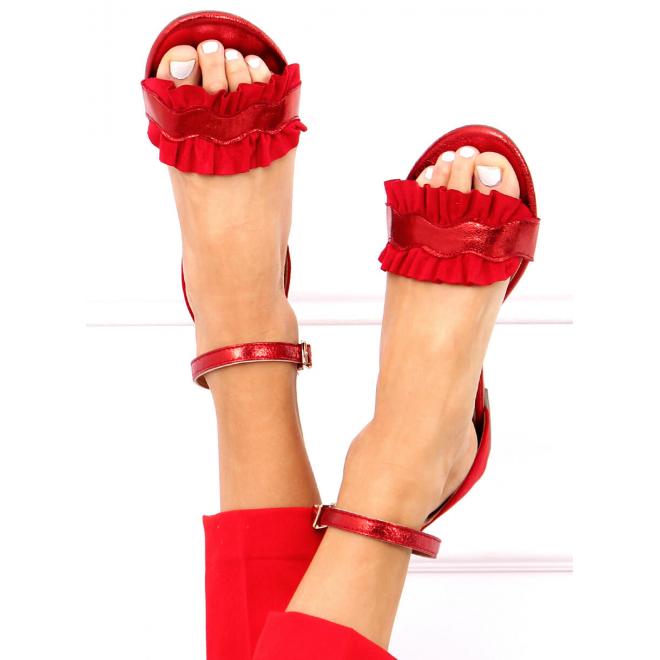 Metalické červené sandály s volánem