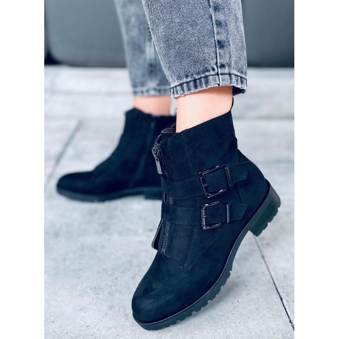 Semišové dámské boty černé barvy s přezkami