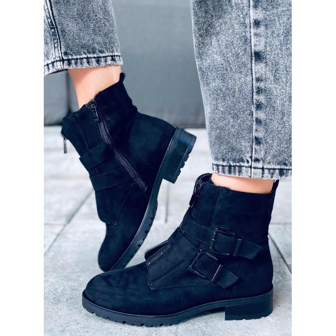 Semišové dámské boty černé barvy s přezkami