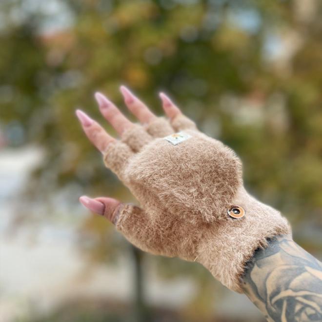 Béžové chlupaté rukavice bez prstů