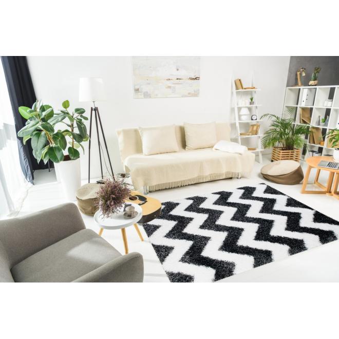 Levně Moderní shaggy koberec v černo-bílé barvě