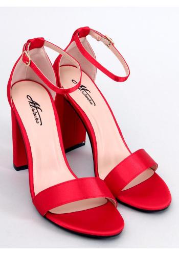 Saténové sandály na podpatku v červené barvě