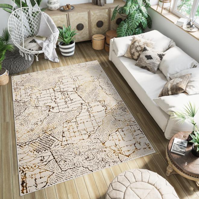 Krémový koberec se zlatým vzorem