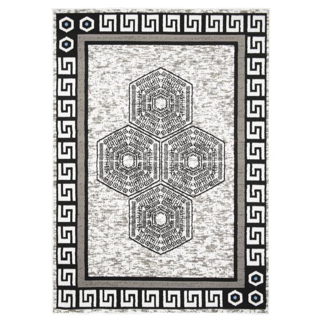 Bílý koberec s černým vzorem