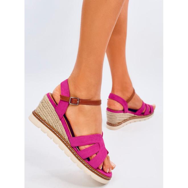 Semišové růžové sandály na klínovém podpatku