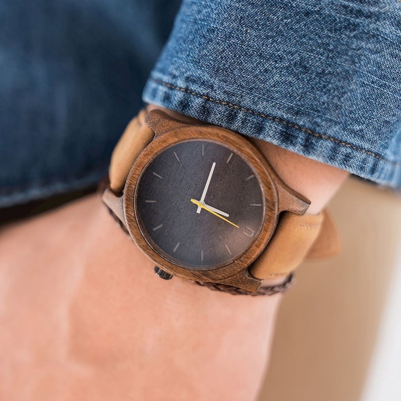 Šedé dřevěné hodinky s koženým řemínkem pro pány